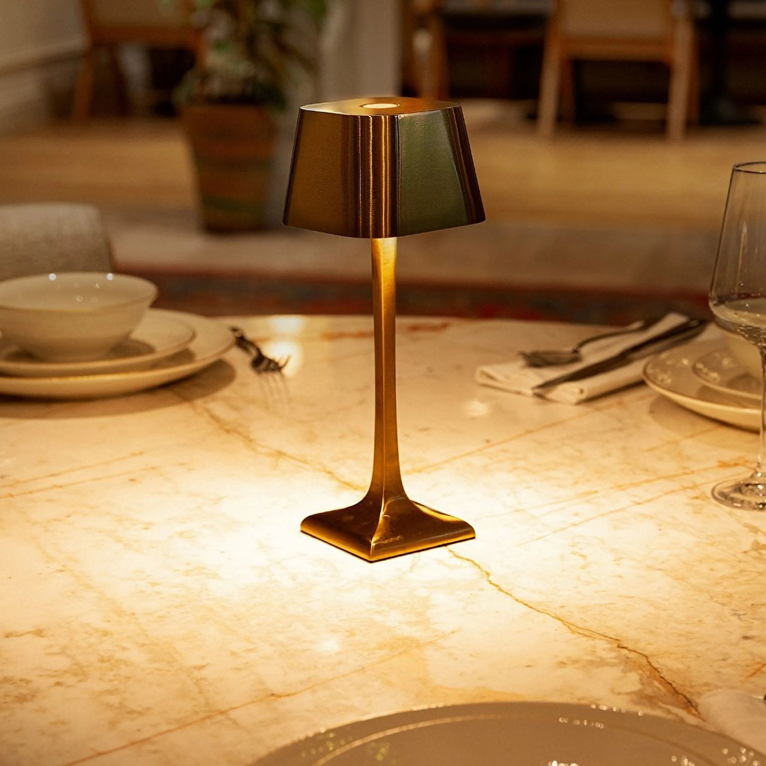 Lumora - Lámpara de mesa moderna sen fíos con función táctil de atenuación