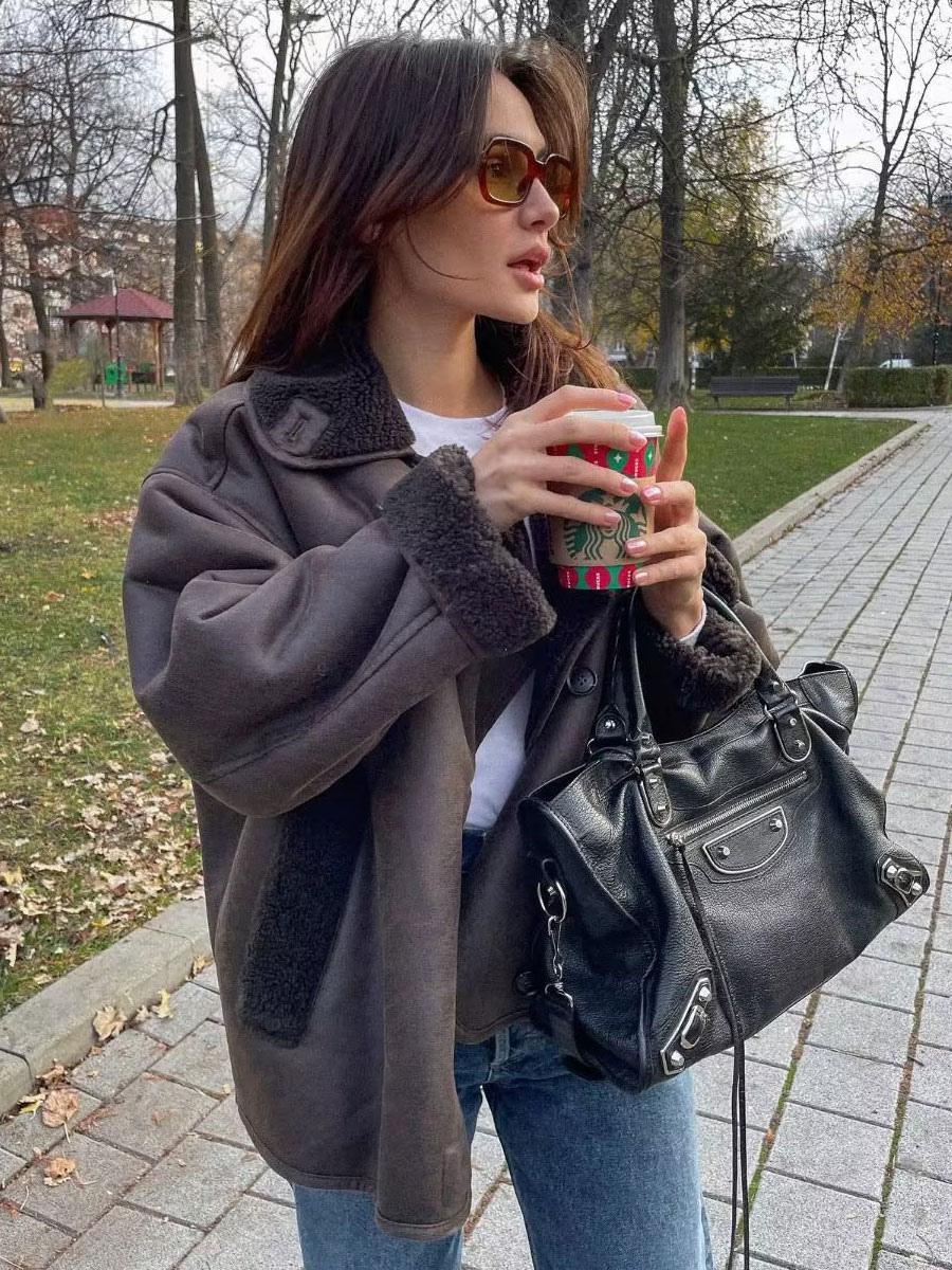 Dames jas – bruine lederlook stijl met zachte voering en oversized pasvorm