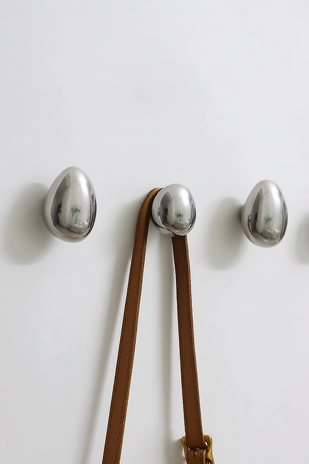 Dropura – Gancho de pared diseño gota de lluvia, cromo, adhesivo o atornillable