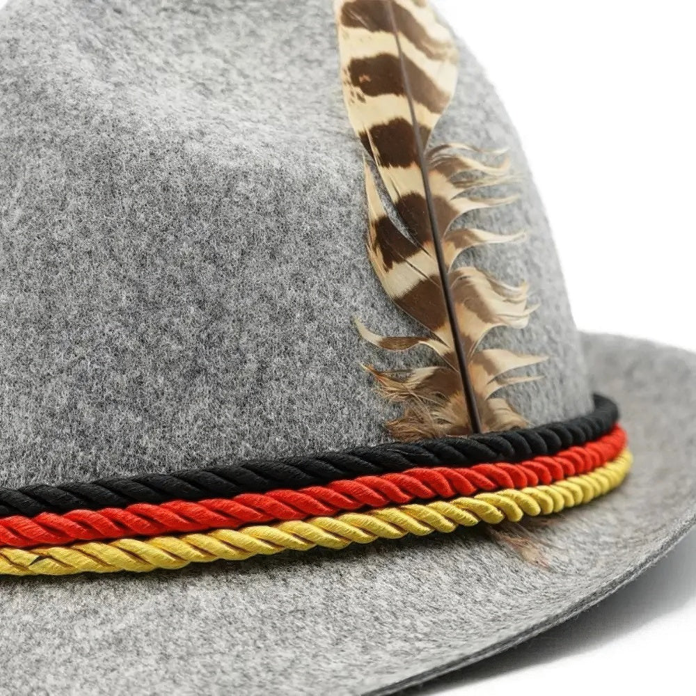 Revalki Oktoberfest Hoed – Klassiek Ontwerp met Levendige Veer voor Feestelijke Flair