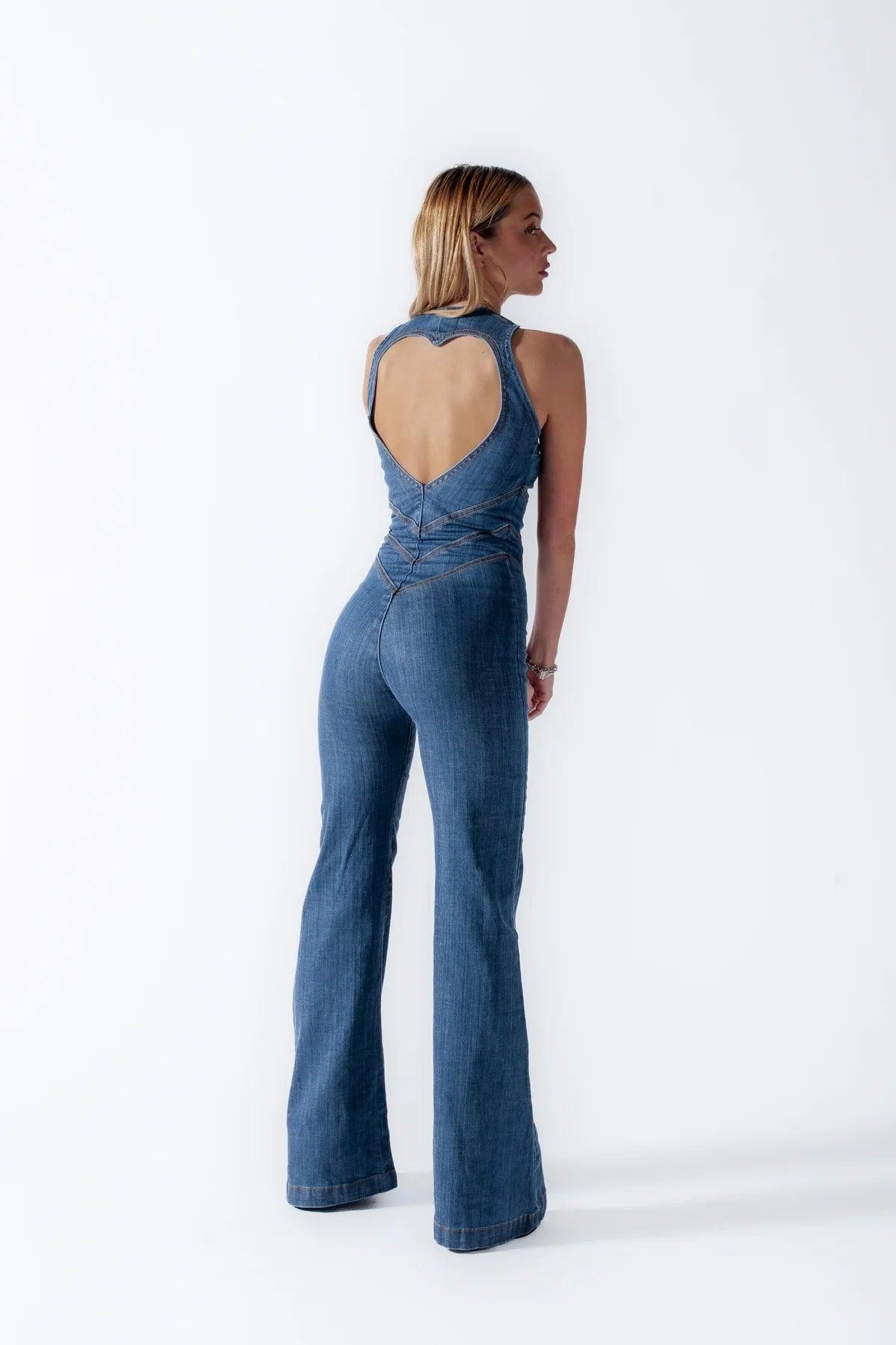 Elena Jumpsuit in Denimoptik – Elegant & modern mit offenem Rücken