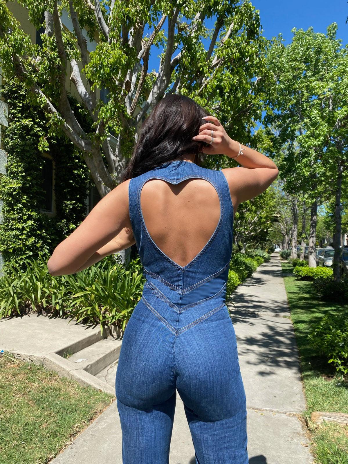 Elena Jumpsuit in Denimoptik – Elegant & modern mit offenem Rücken
