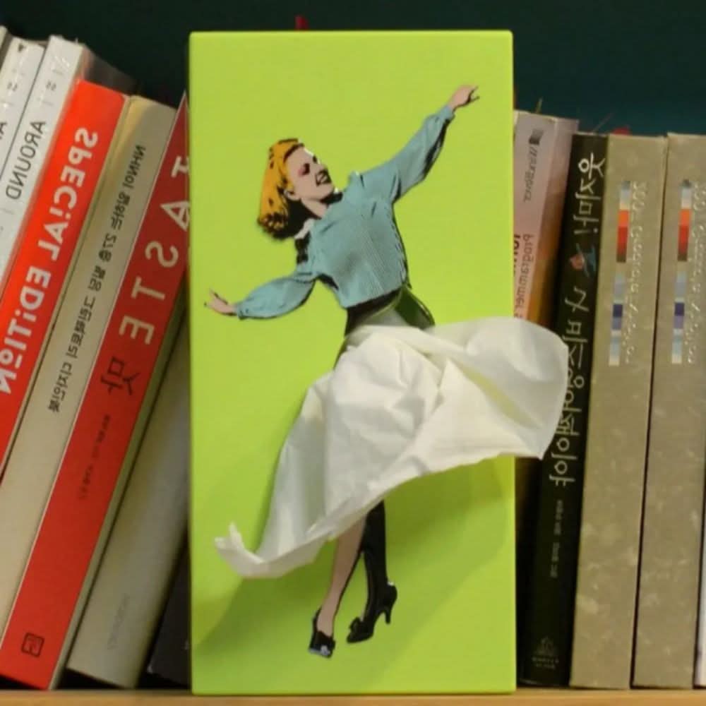 Caja para pañuelos – Diseño creativo de vestido con efecto de falda en movimiento