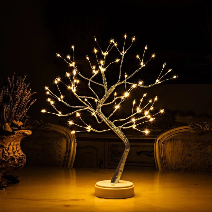 Nachtkastlamp in boomvorm – lichtjes in elke tak en helder genoeg om te lezen