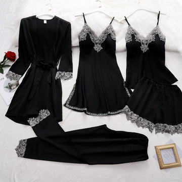 Dames pyjama set – satijnachtige stof met kantdetails en elegante pasvorm