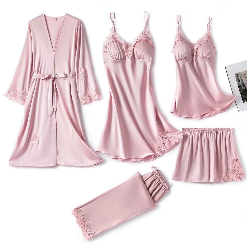 Dames pyjama set – satijnachtige stof met kantdetails en elegante pasvorm