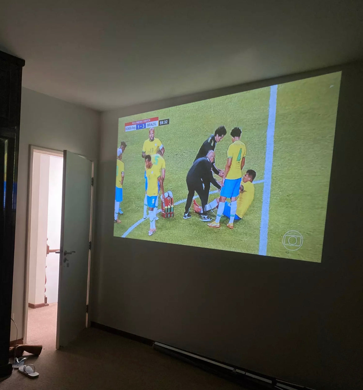 Mini Beamer – Groot Beeld tot 120”, HD Ondersteuning & HDMI/USB Aansluiting