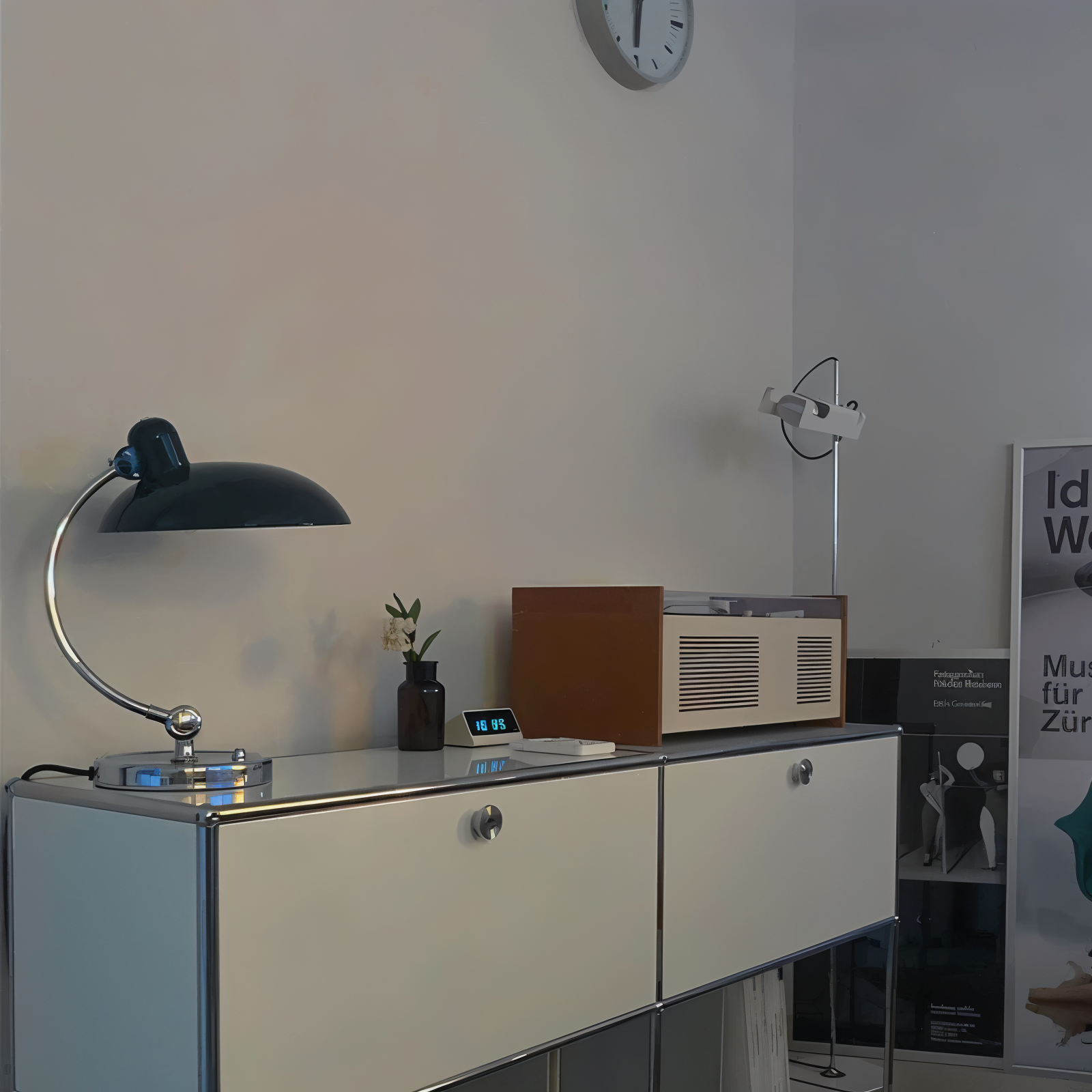 Table Lamp Retro – Adjustable Metal Desk Lamp with Classic Dome Shape