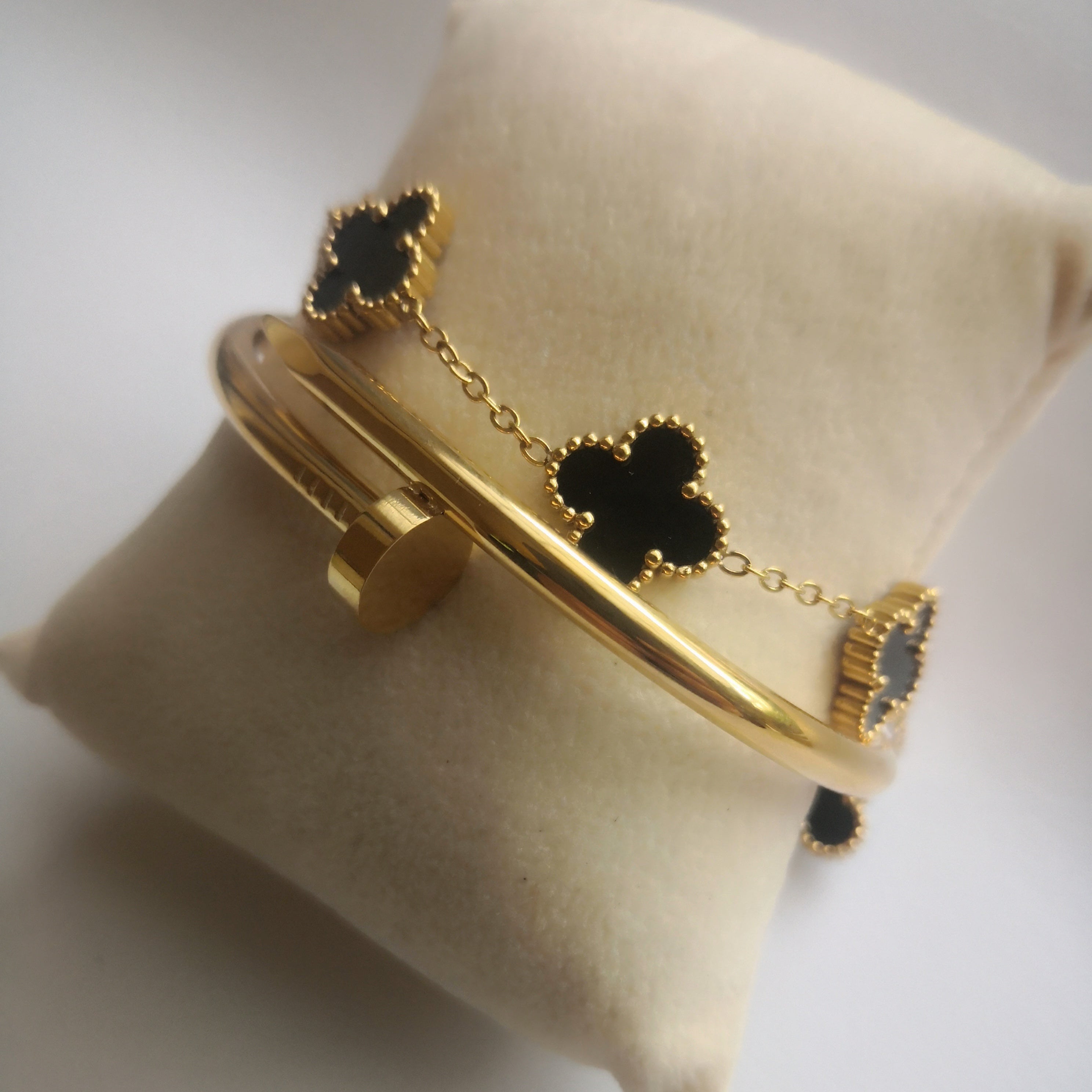 Nagel & Klaver Pulseiras | Aceiro inoxidable elegante en ouro e negro
