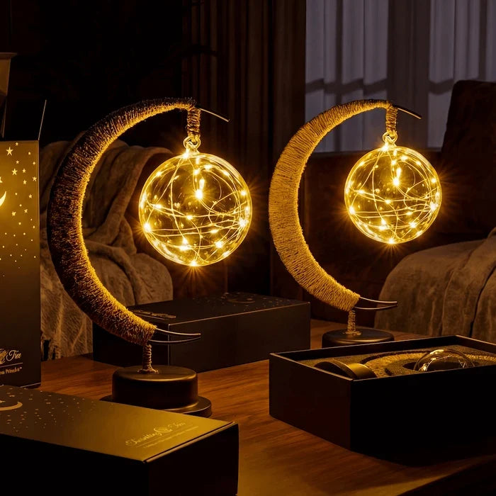 Bedlampje met maan en boom – warm licht naast je bed, in goud, paars of blauw