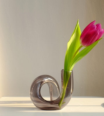 Loopora – Jarrón Hidropónico de Vidrio y Candelabro en Diseño de Bucle