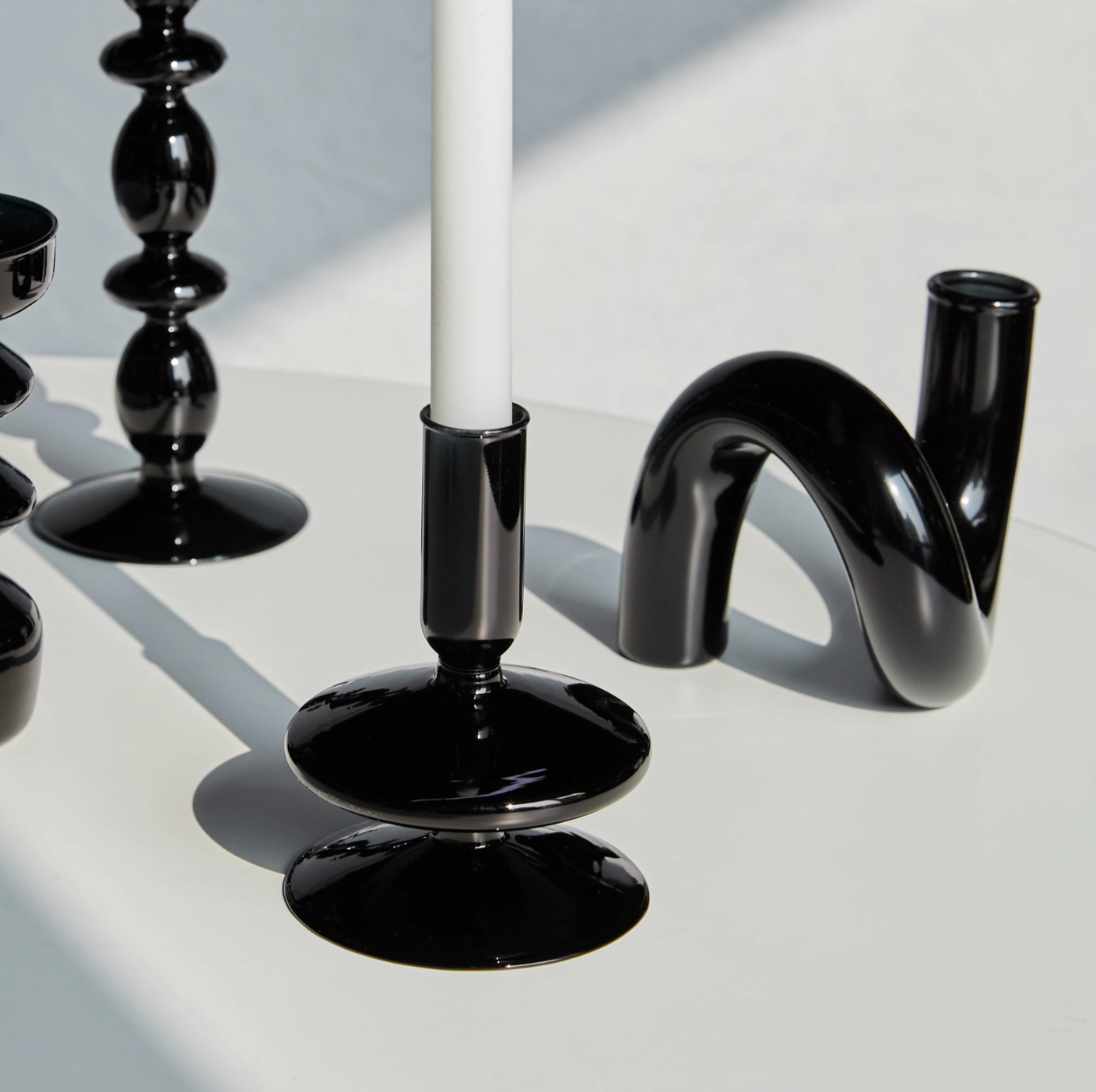 Loopora – Jarrón Hidropónico de Vidrio y Candelabro en Diseño de Bucle
