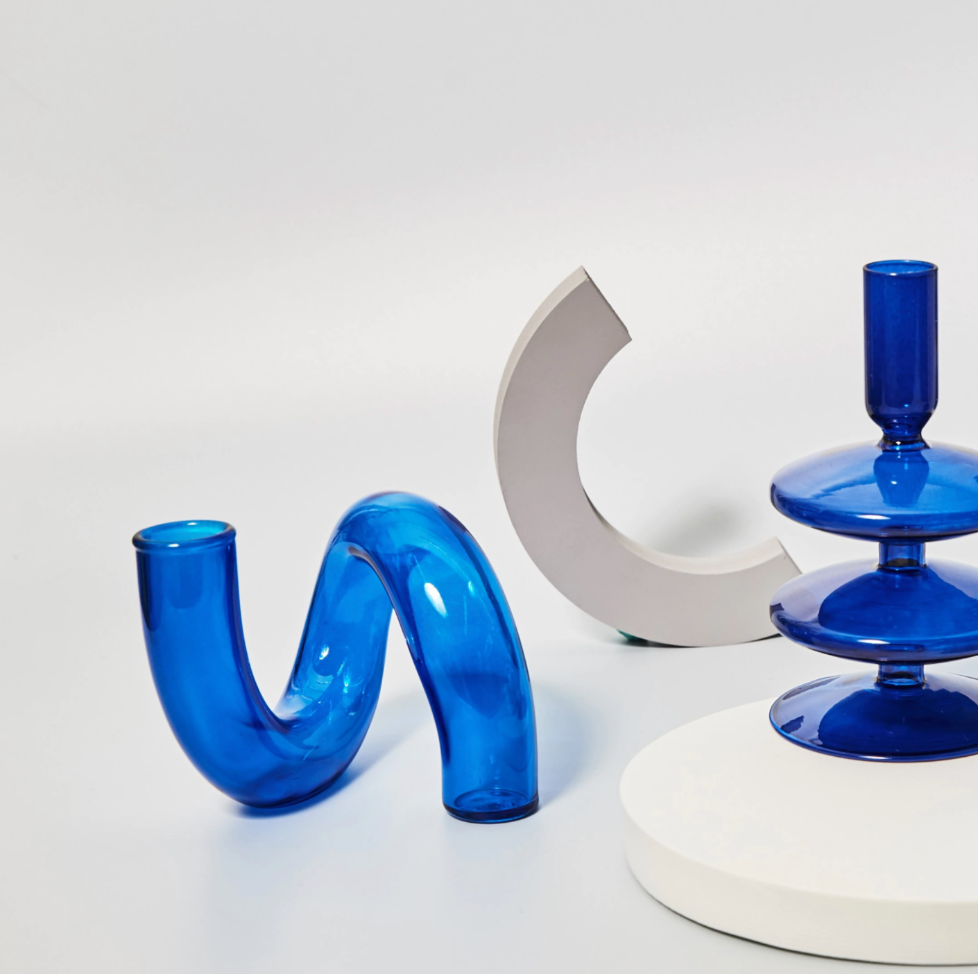 Loopora – Jarrón Hidropónico de Vidrio y Candelabro en Diseño de Bucle