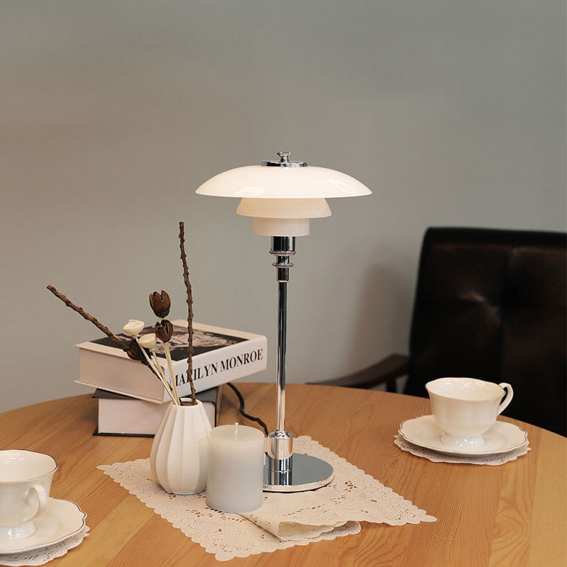 Tischlampe – Scandinavisches Minimalistisches Design mit Integrierter LED