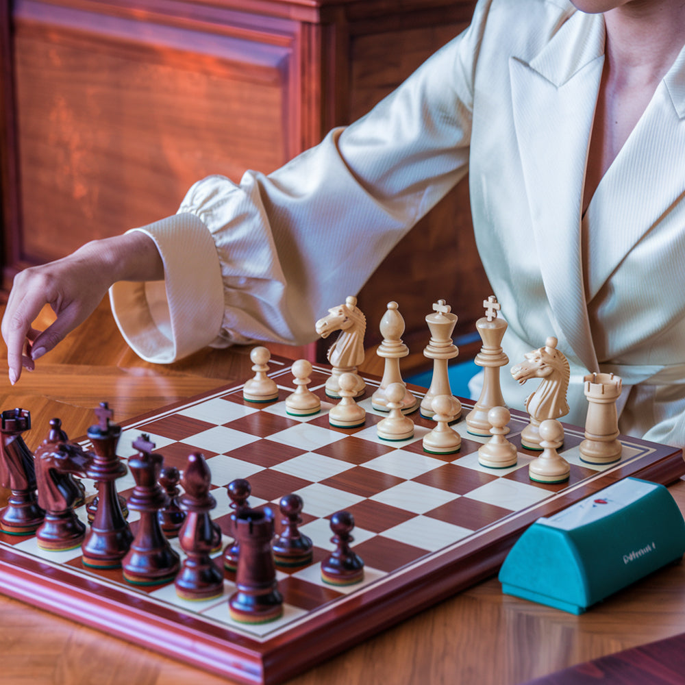 Königsspiel – Wooden chess set for tournaments & leisure – Foldable board
