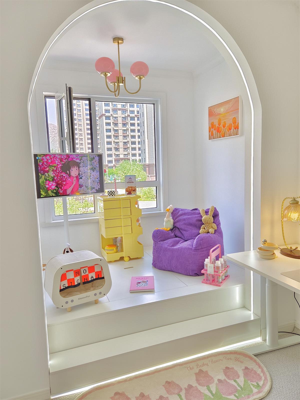 Marshmallow Chandelier | Golden Ceiling Lamp with Pink Glass Shades