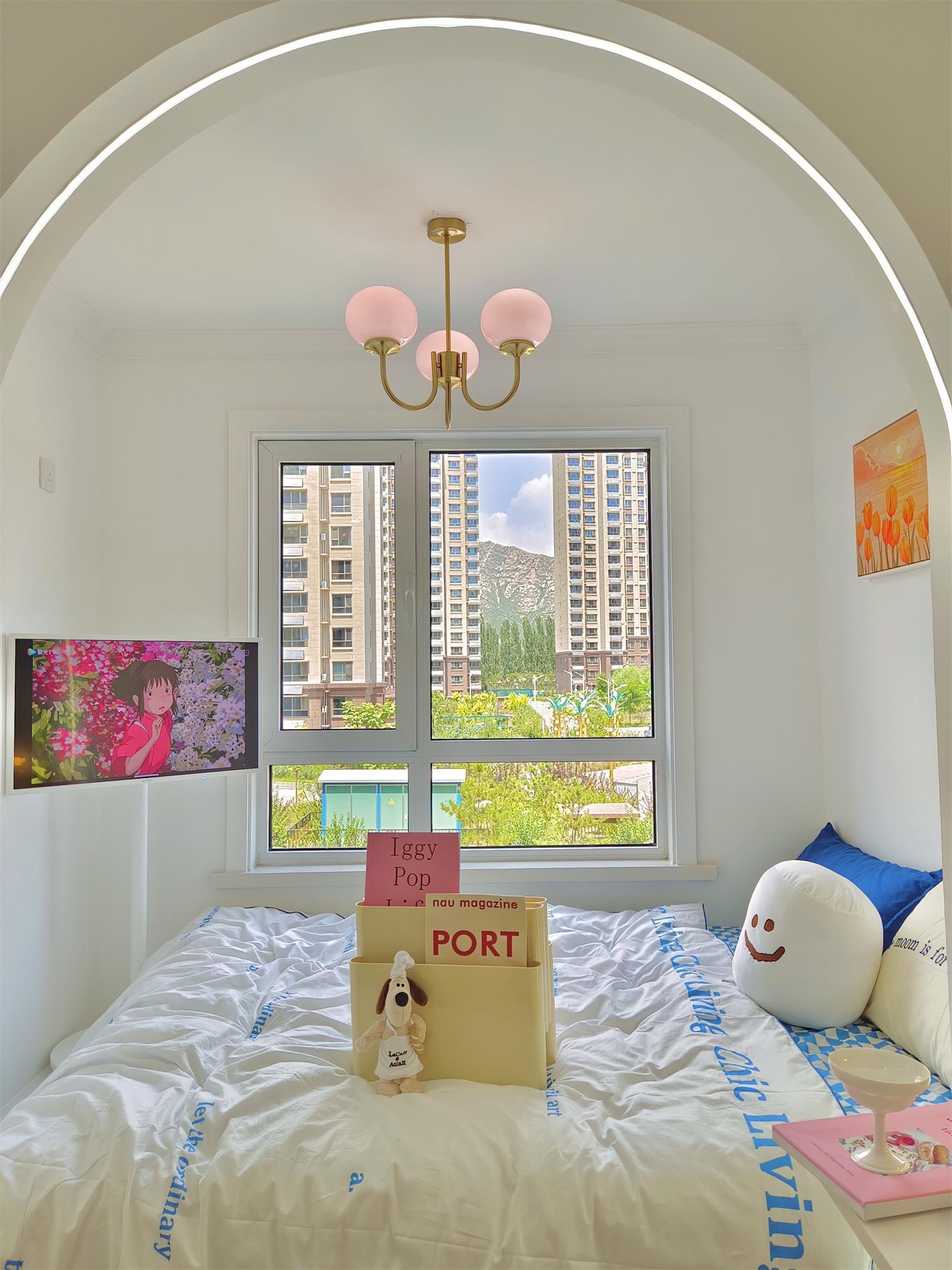 Marshmallow Chandelier | Golden Ceiling Lamp with Pink Glass Shades