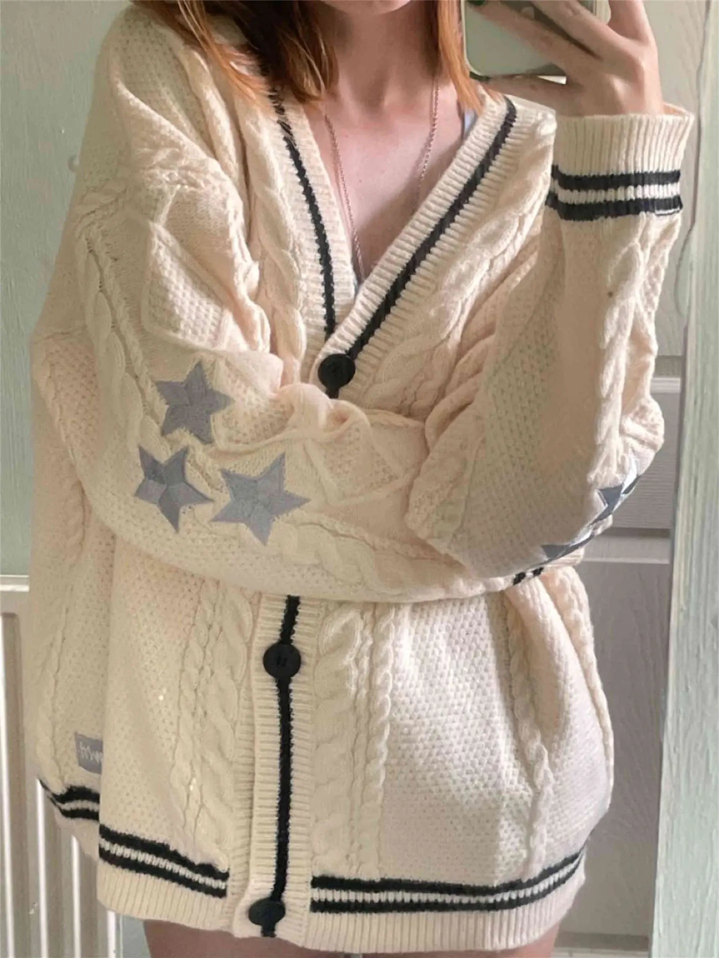Urban Flair – Embroidered Vintage Women's Sweater with Long Sleeves – Stylish Casual Outfit