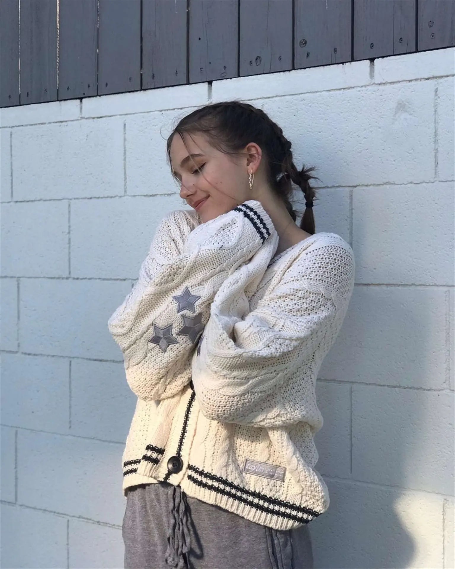 Urban Flair – Embroidered Vintage Women's Sweater with Long Sleeves – Stylish Casual Outfit