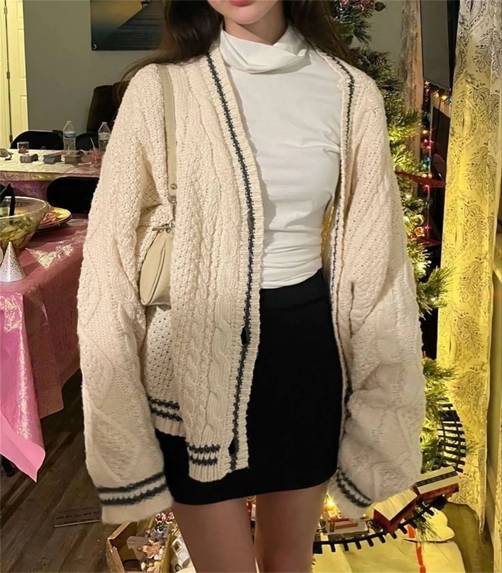 Urban Flair – Embroidered Vintage Women's Sweater with Long Sleeves – Stylish Casual Outfit