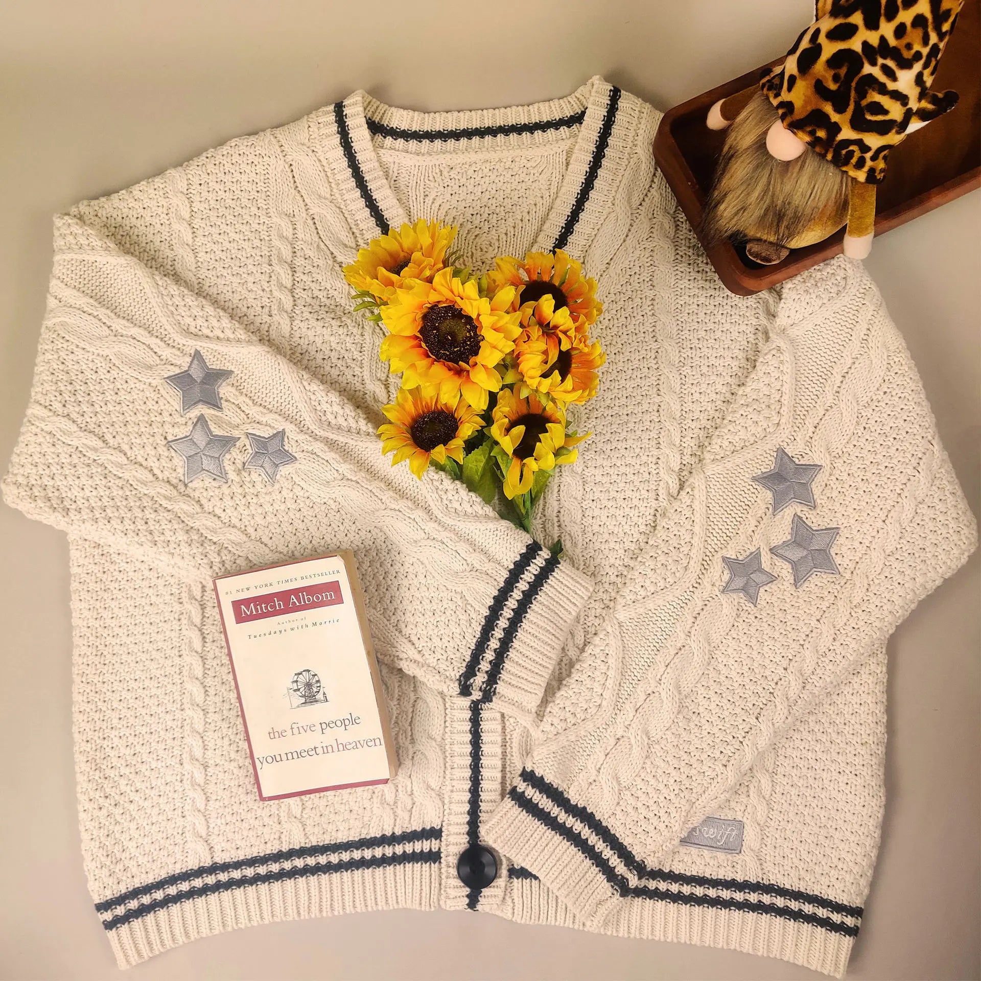 Urban Flair – Embroidered Vintage Women's Sweater with Long Sleeves – Stylish Casual Outfit