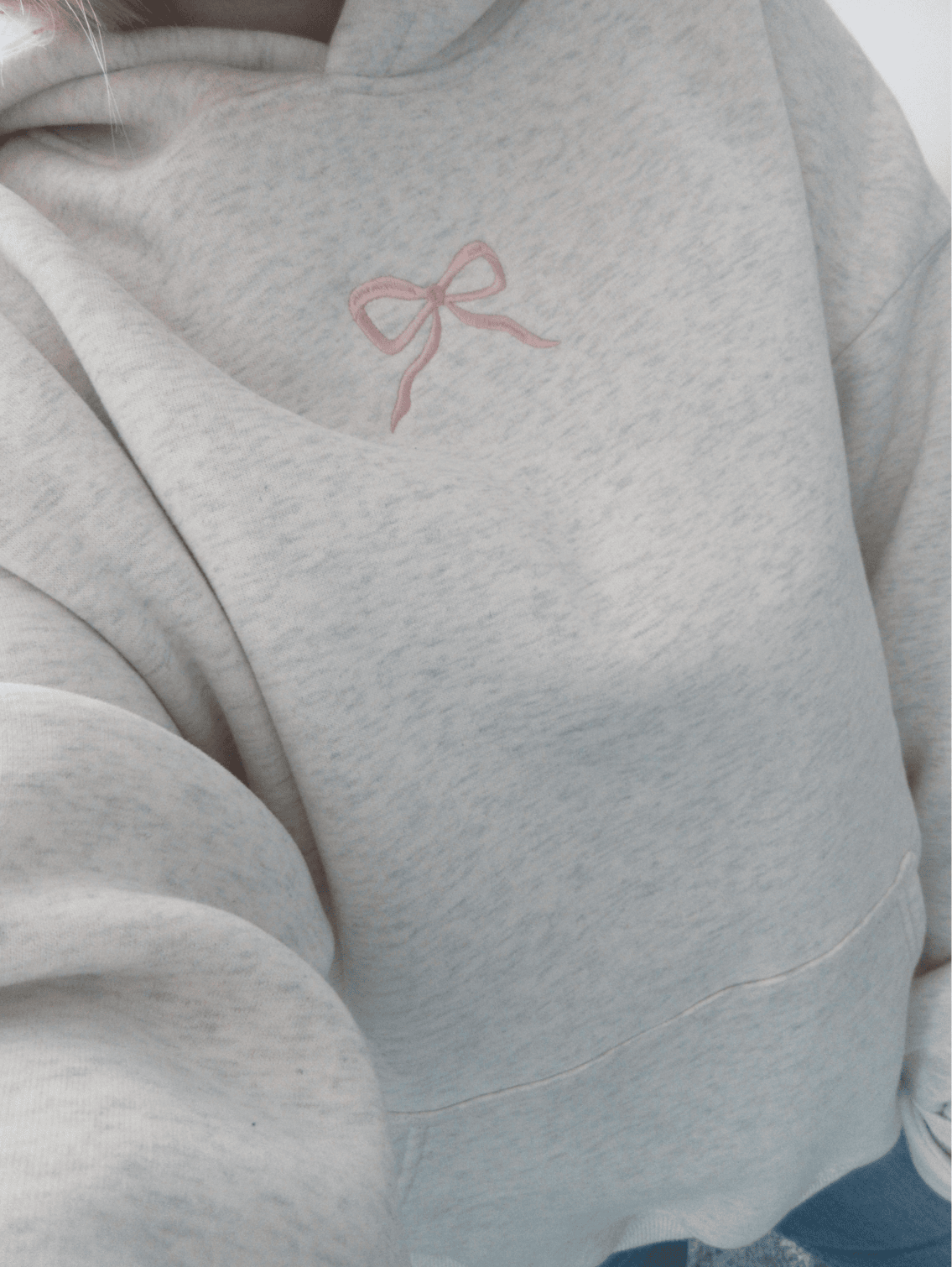 Veloura – Sudadera de muller mestura de algodón con lazo rosa – casual e feminino