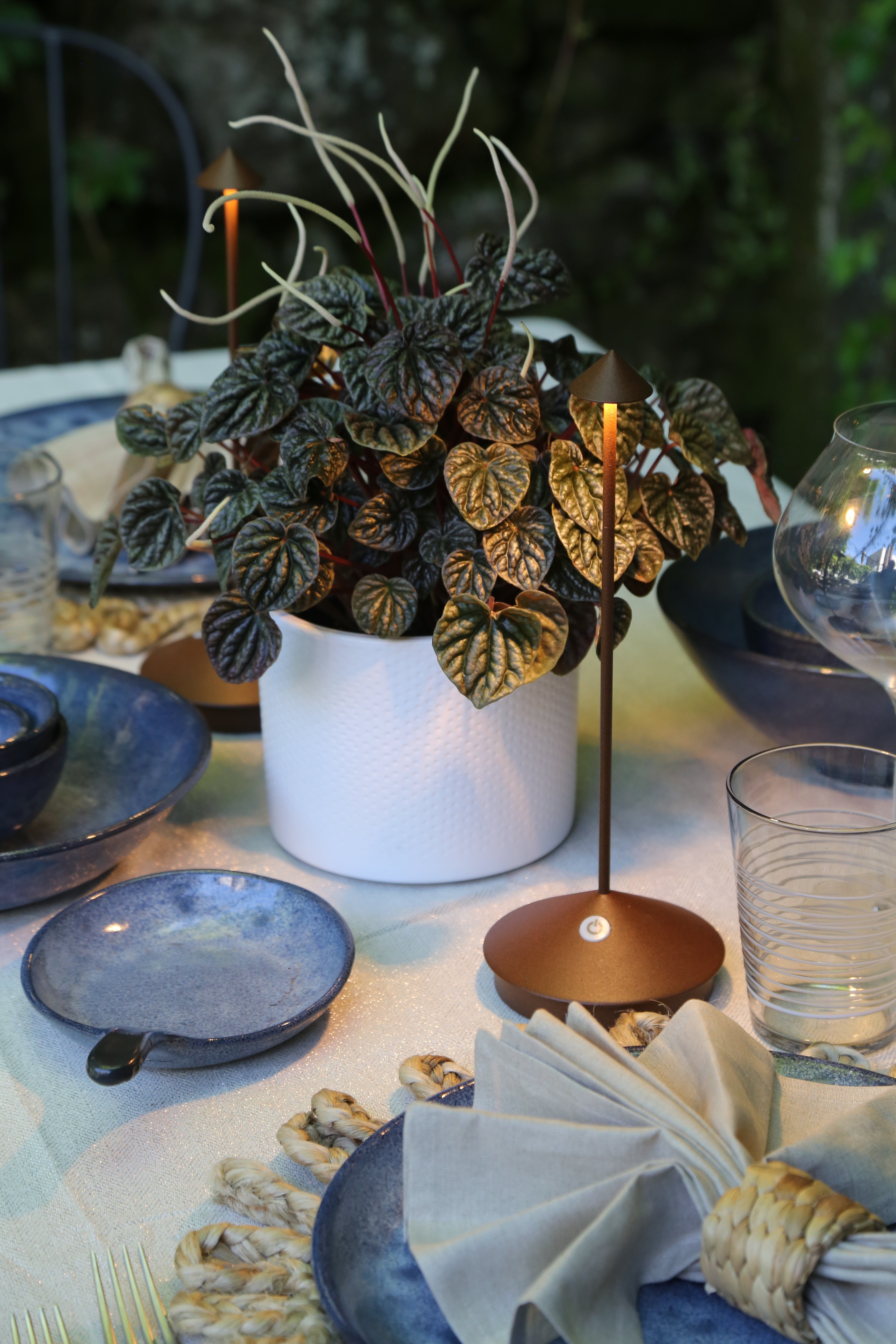 Lámpara de mesa LED – Inalámbrica, Recargable y Regulable con Luz Blanca Cálida (2700K)