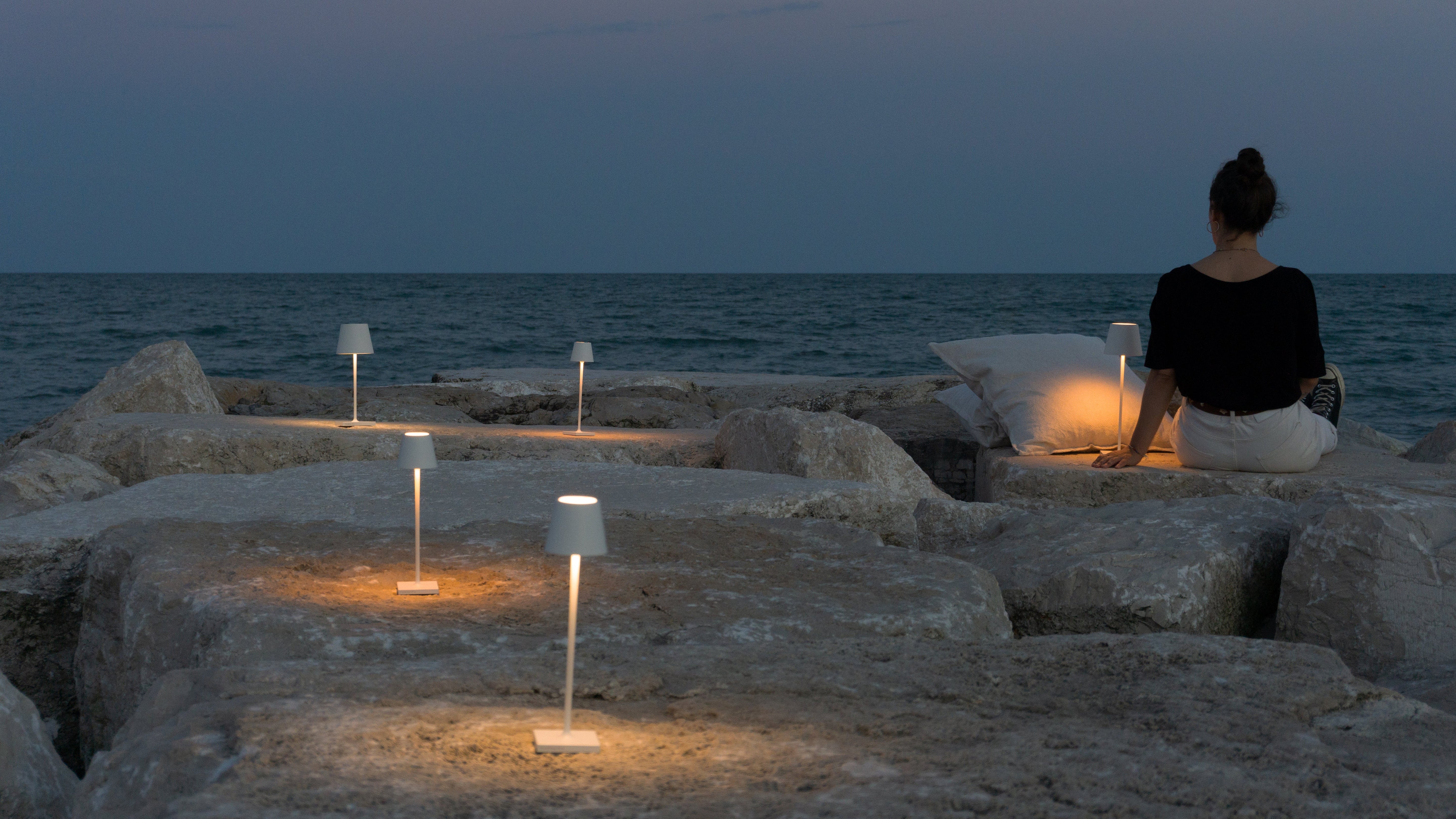 Lámpara de mesa Revalki Pro LED – Inalámbrica y recargable