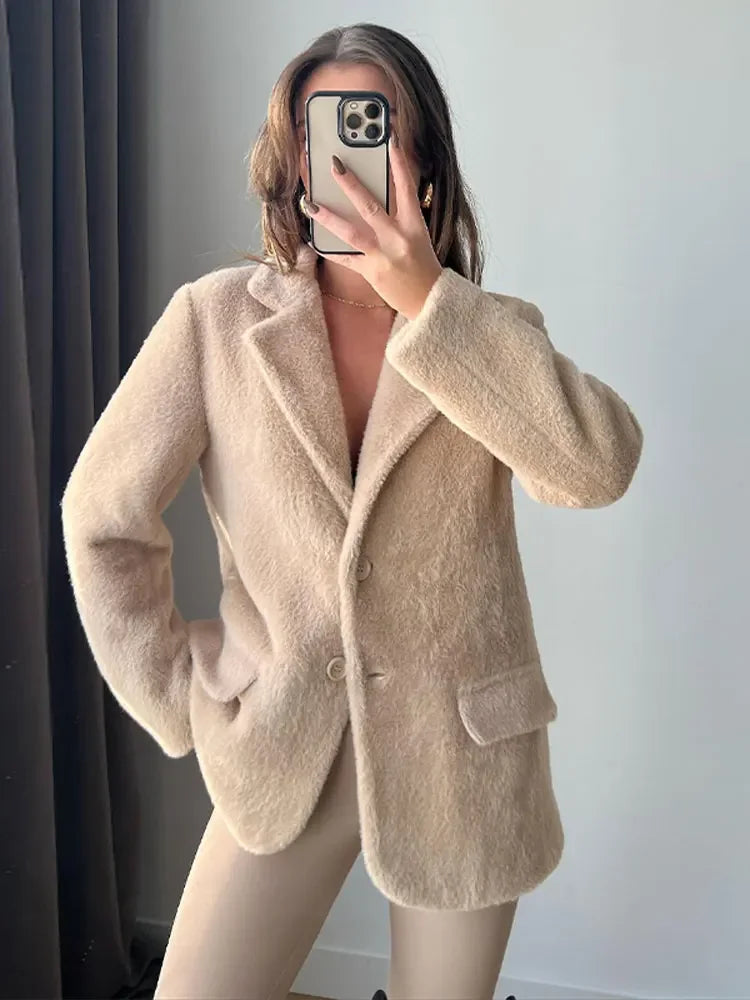 Jasiana Plush Women's Coat – Warm, Fashionable and Luxurious