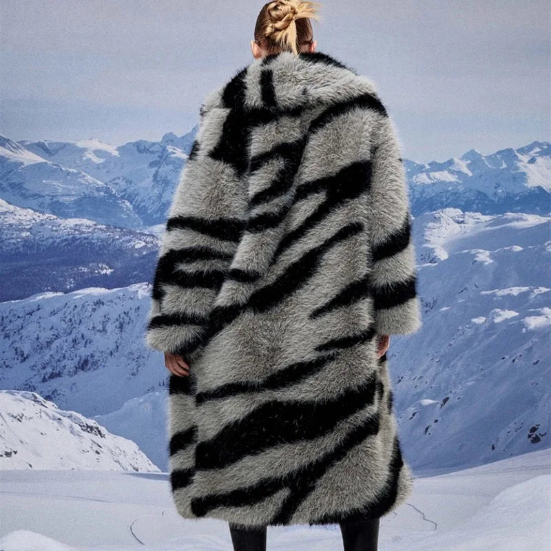 Bentlara Lange flauschige Damenjacke mit Tierprint | Luxus & stilvolles Winterdesign