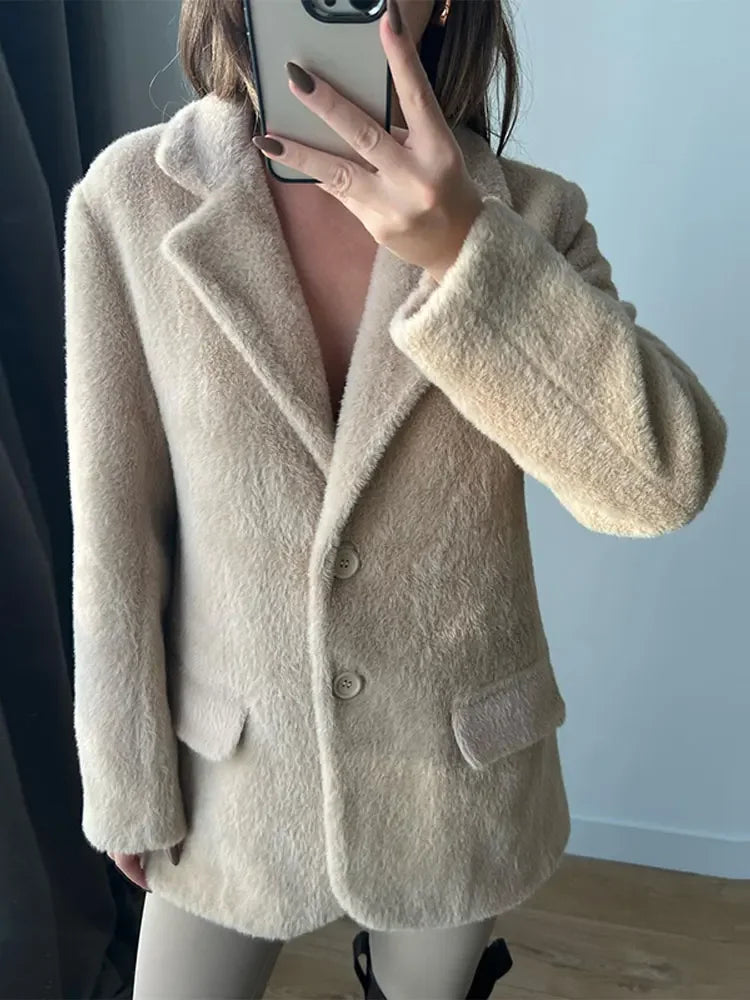 Jasiana Plush Women's Coat – Warm, Fashionable and Luxurious