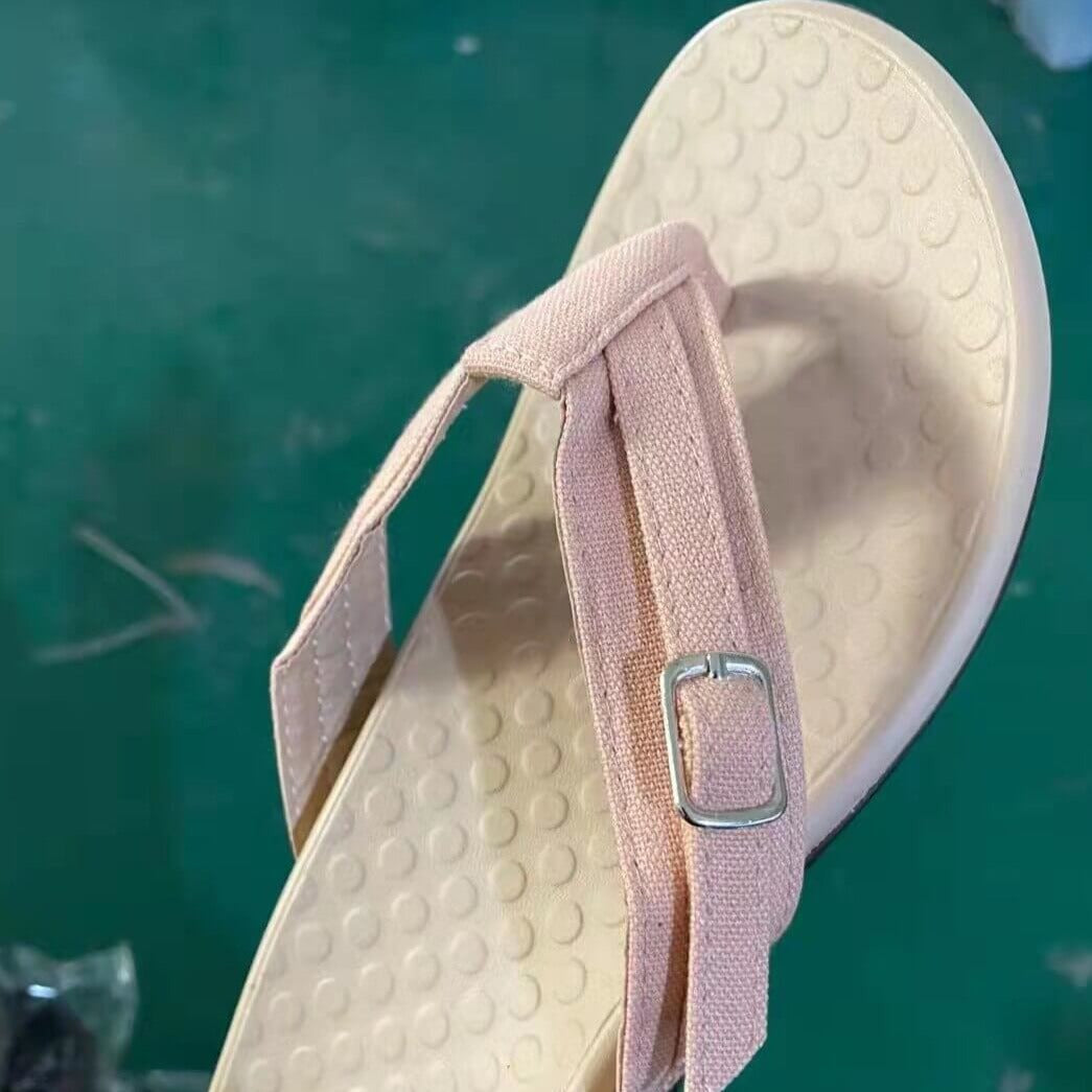 Dames teenslippers – comfortabele zomersandalen met voetbed en verstelbare band