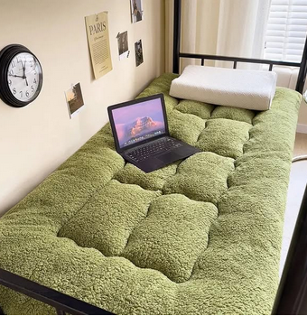 Bedmatras topper – zachte slaaplaag met warme voering en gewatteerd ontwerp