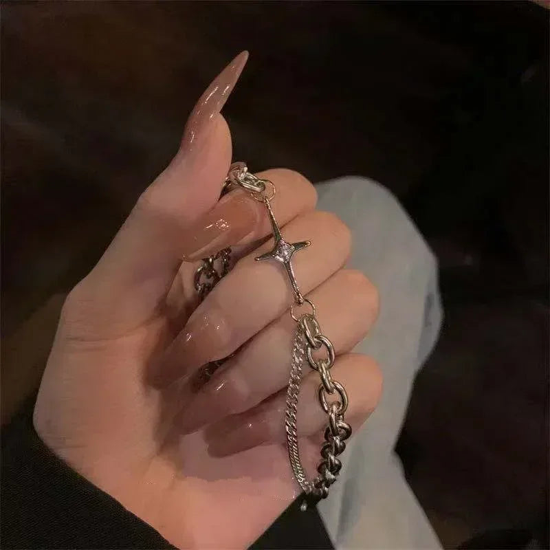 Serpenta Set van 4 slangenarmbanden met groene edelstenen en strasssteentjes