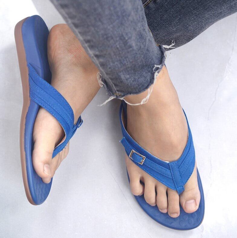 Dames teenslippers – comfortabele zomersandalen met voetbed en verstelbare band