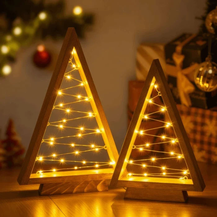 Kerstdecoratie hout – driehoekige boompjes met sterlampjes voor op tafel