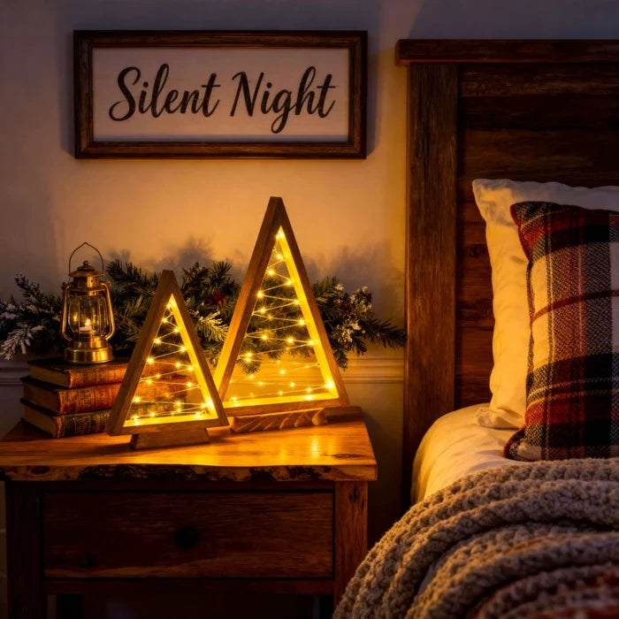 Kerstdecoratie hout – driehoekige boompjes met sterlampjes voor op tafel