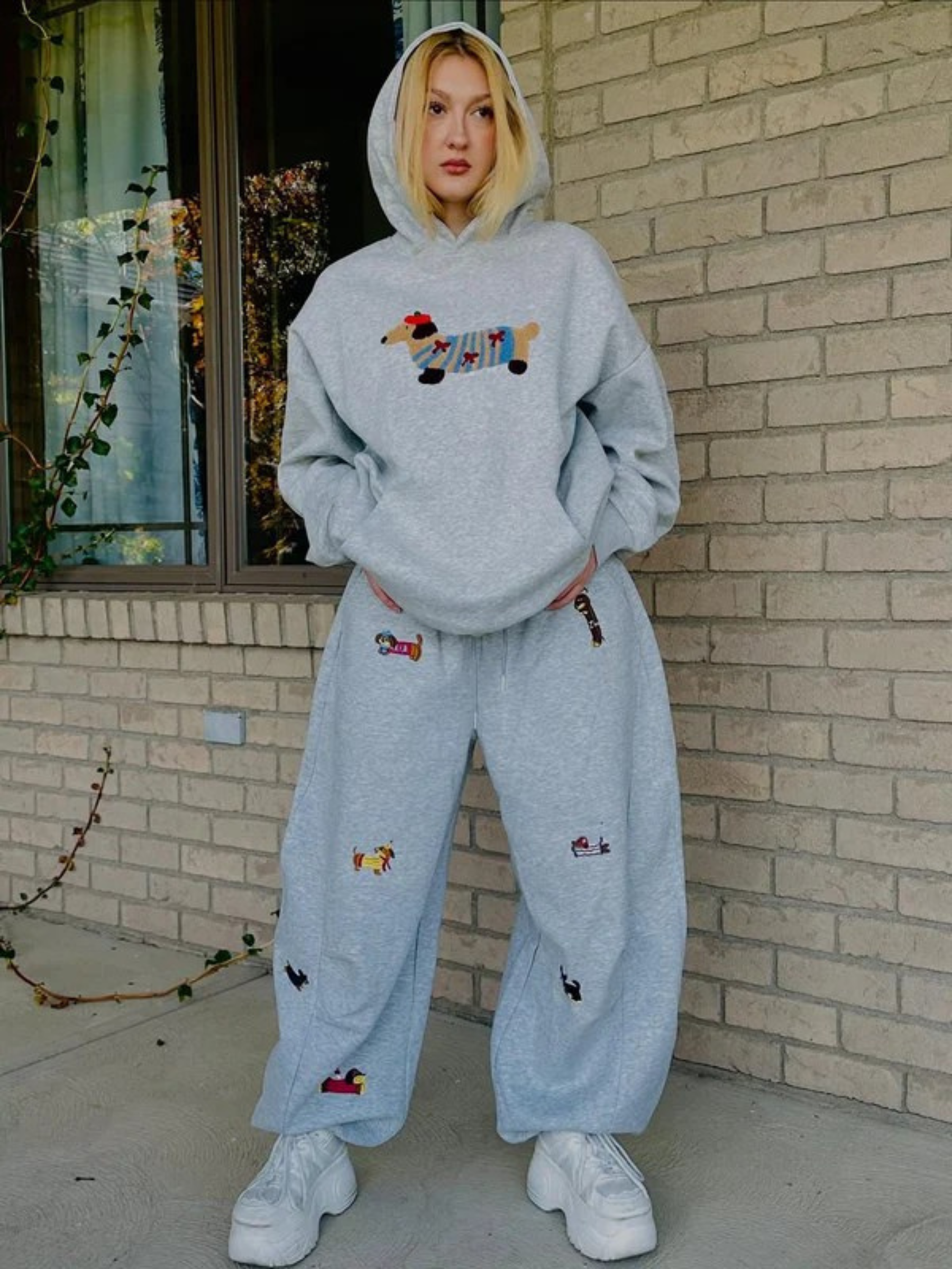 Sweatpants mit Gestickten Hündchen – Weicher Stoff, Lockere Passform & Verspieltes Design