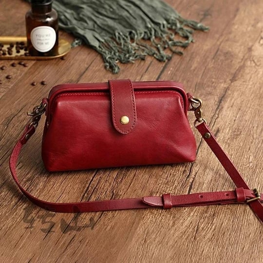 Revalki Eleanor Compacte klassieke tas in vintage stijl