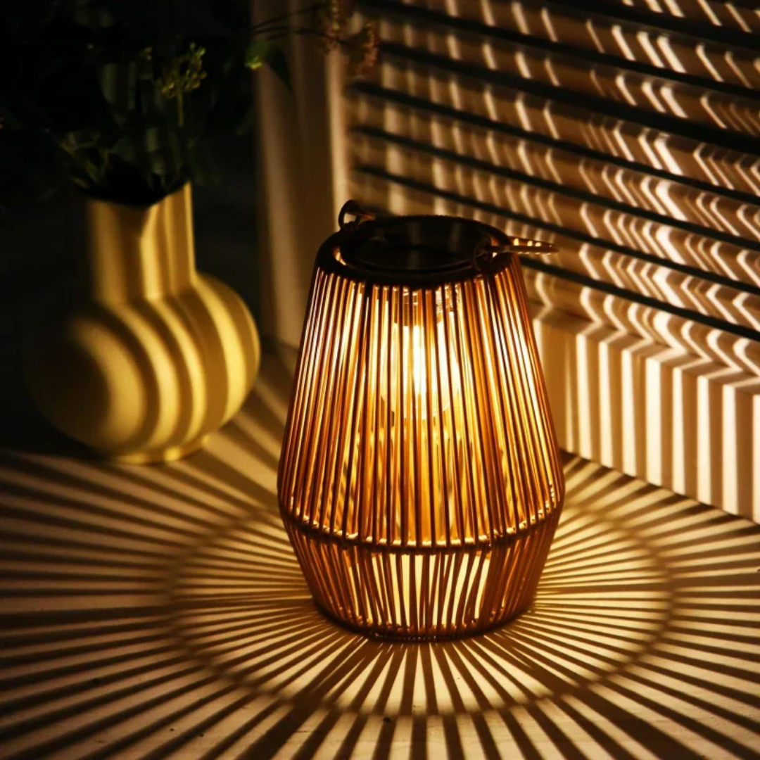 SunWeave – Farol de jardín impermeable hecho a mano con energía solar