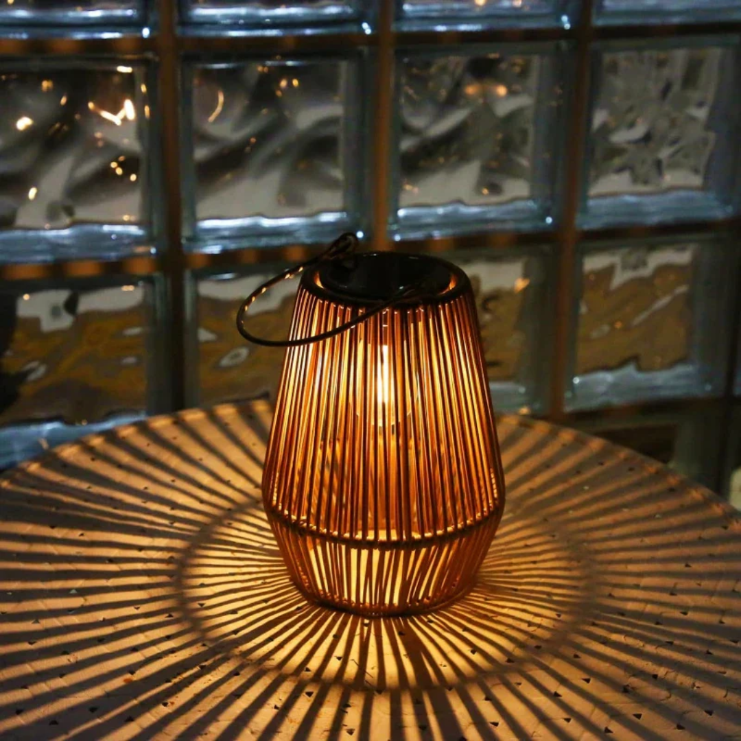 SunWeave – Farol de jardín impermeable hecho a mano con energía solar