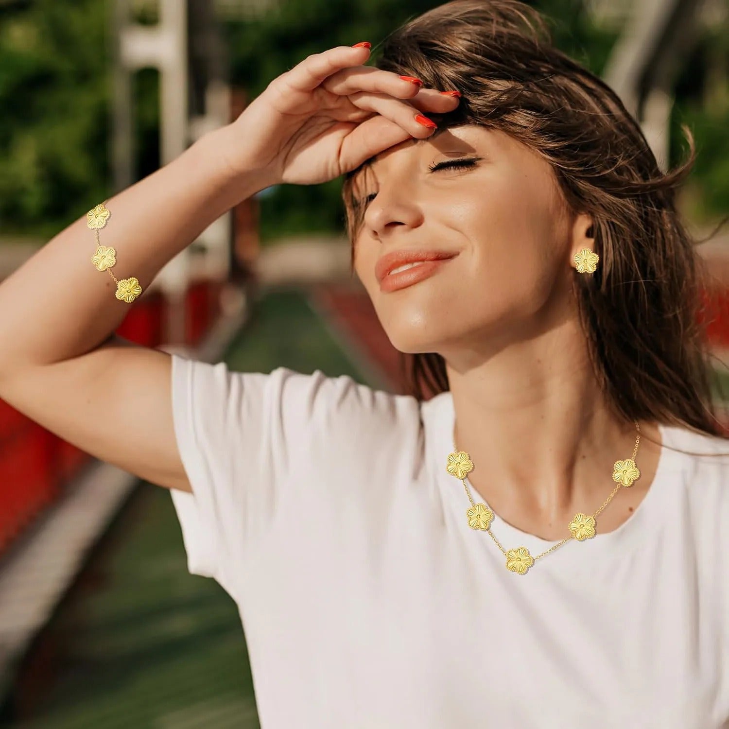 Luxe Clover jewelry set for women - stylish accents for every occasion