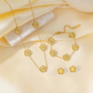 Luxe Clover jewelry set for women - stylish accents for every occasion