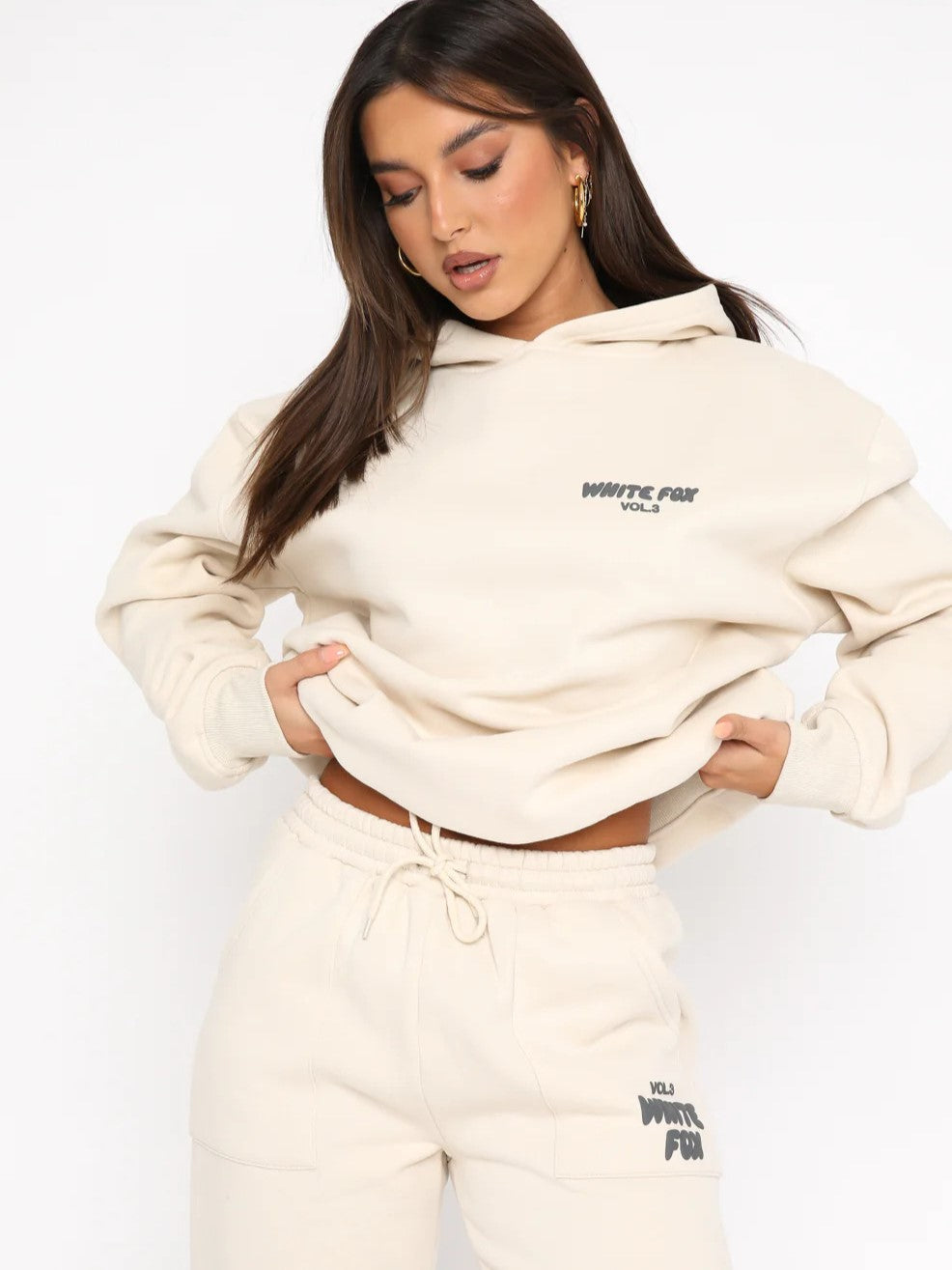 Noa dames trainingspak – wit luxe pak met hoodie en losse pasvorm