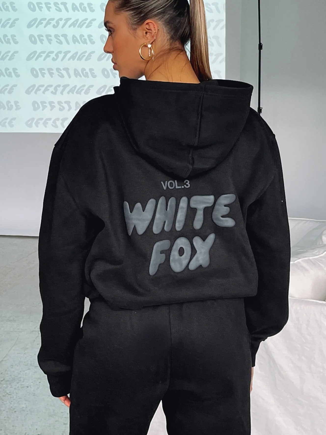 Noa dames trainingspak – wit luxe pak met hoodie en losse pasvorm