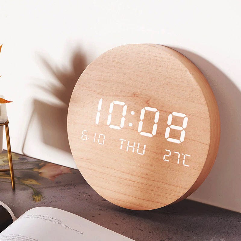 Svenna – Skandinavische Wanduhr – Minimalistisches Digitales Batteriedesign