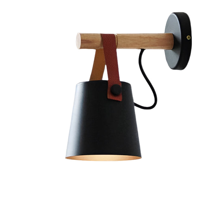 Wandlamp – Scandinavisch ontwerp met houtlook arm en lederlook ophangdetail