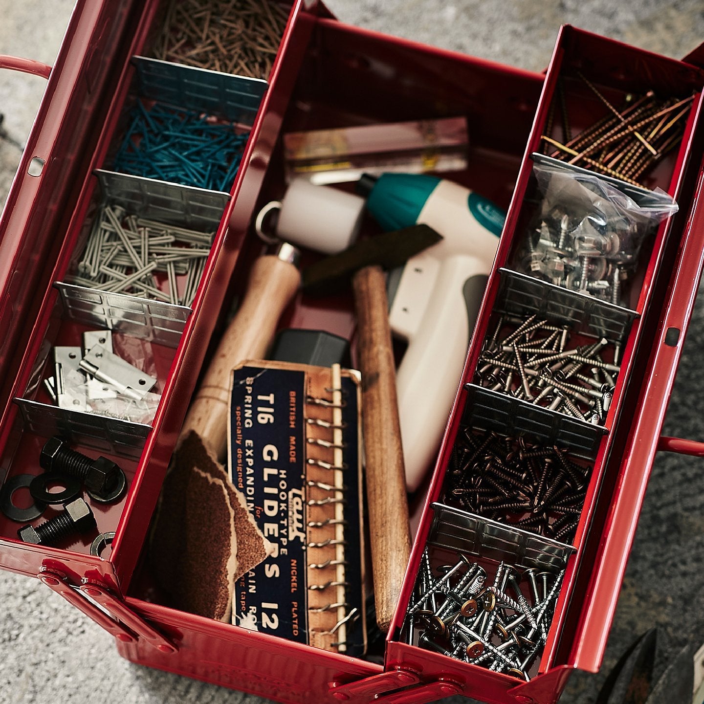 Metavor – ST-350 steel toolbox with compartments & lock opening