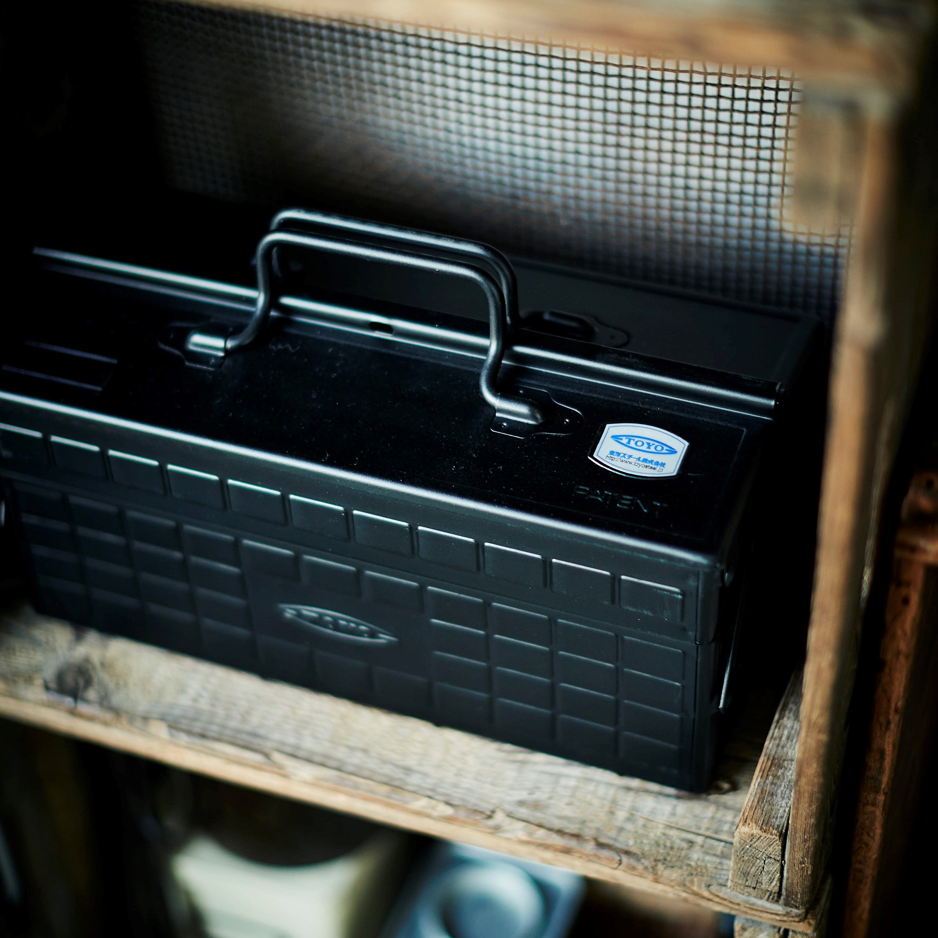 Metavor – ST-350 steel toolbox with compartments & lock opening