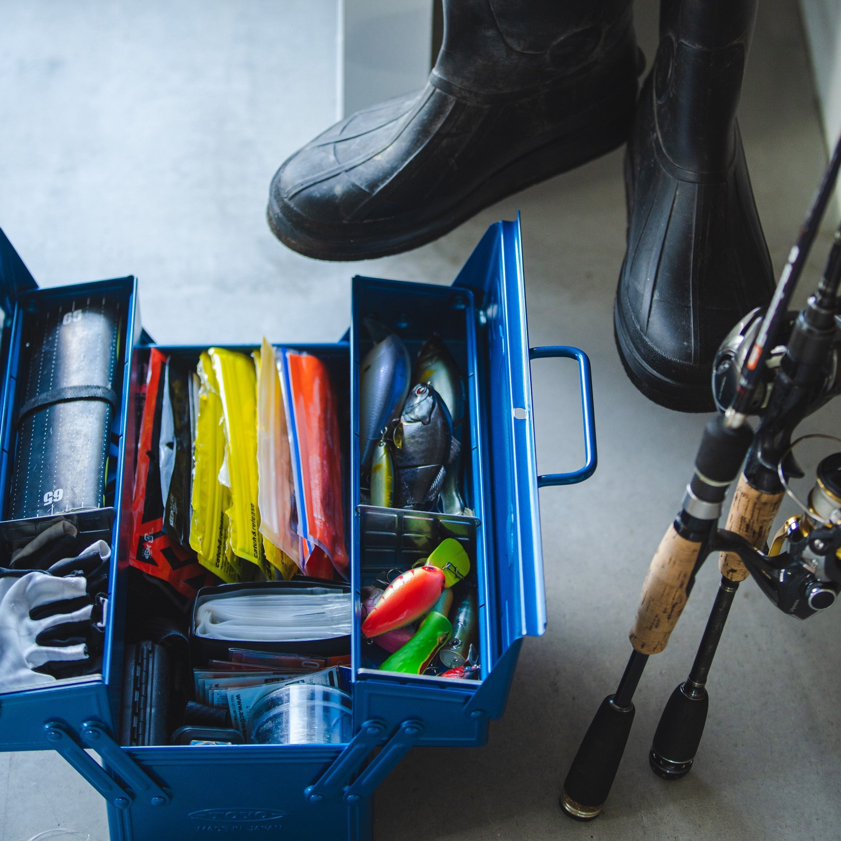 Metavor – ST-350 steel toolbox with compartments & lock opening